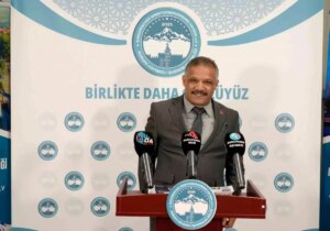 ali hizar baki ersoyun kayserispora destegi takdire sayan btHHzig5.jpg